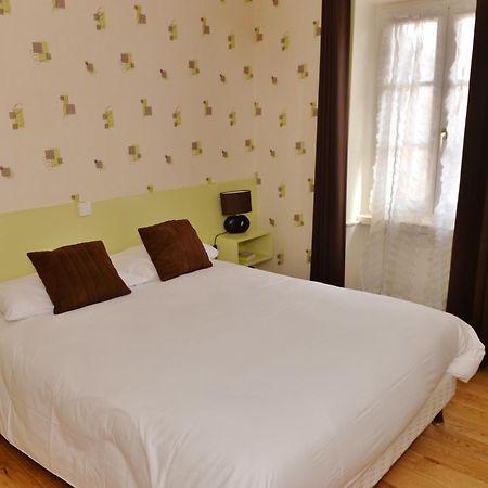 Logis Hotel De La Poste Mornant Extérieur photo